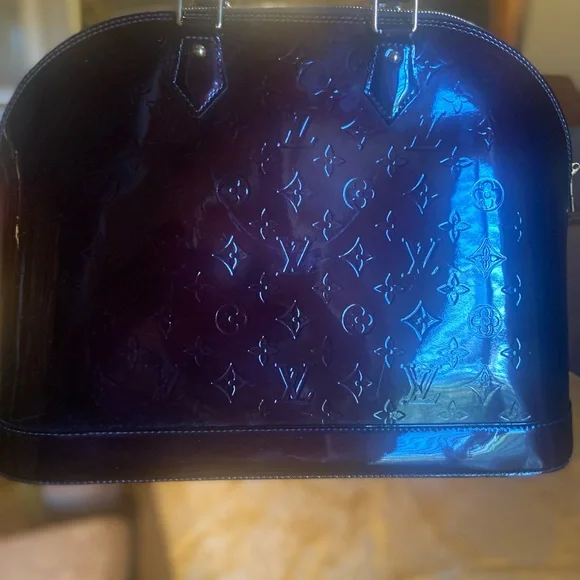 Louis Vuitton Vernis Alma MM Burgundy - Picture 9 of 14